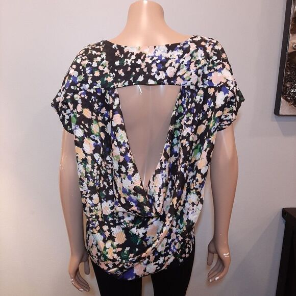 3/$20 BCBGENERATION Floral Flowy Blouse Short Sleeve Draped Open Back Cut Out - Picture 7 of 12